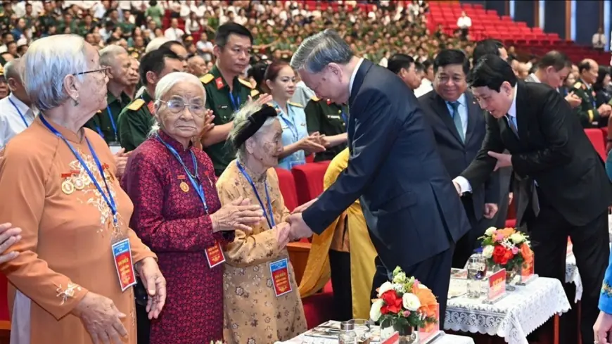 Tổng Bí thư dự gặp mặt người có công, nhân chứng lịch sử tiêu biểu
